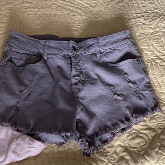 Bundle of four items three shorts and one tank all fit size medium or 7 to 9 - Picture 9 of 10